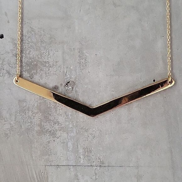 NWT Gorjana Coquette CottageCore Feminine Dainty Chevron 14K Gold Arrow Necklace - Picture 2 of 11